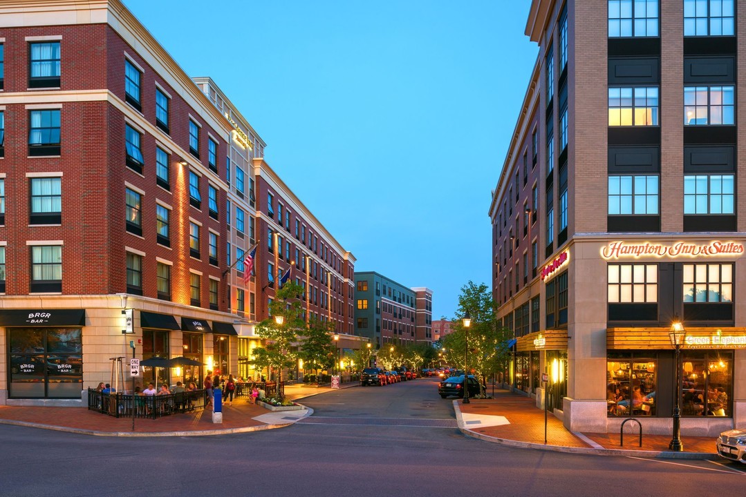 The Residences at Portwalk Place in Portsmouth, NH - Foto de edificio