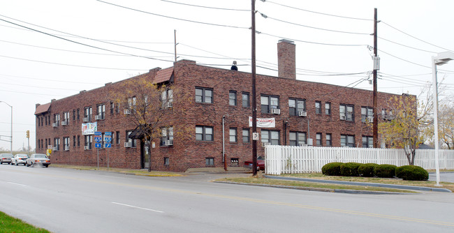 St. George Apartments in Indianapolis, IN - Building Photo - Building Photo