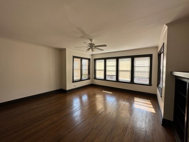 7929 S St Lawrence Ave in Chicago, IL - Building Photo - Building Photo