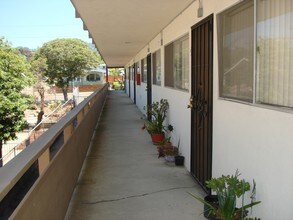 School Street Apartments in Oakland, CA - Foto de edificio - Building Photo