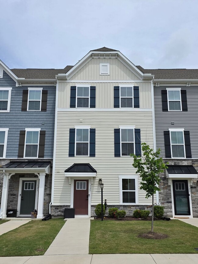 property at 125 Cedar Crst Dr
