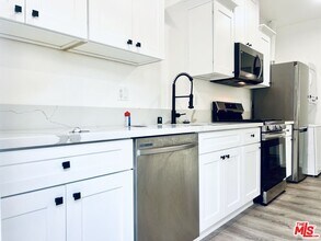 247 S Catalina Ave in Pasadena, CA - Building Photo - Building Photo