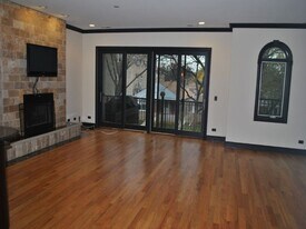 6318 N Albany Ave, Unit 2 in Chicago, IL - Building Photo