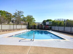 7 Dolphin Ave, Unit 1 in Revere, MA - Building Photo - Building Photo