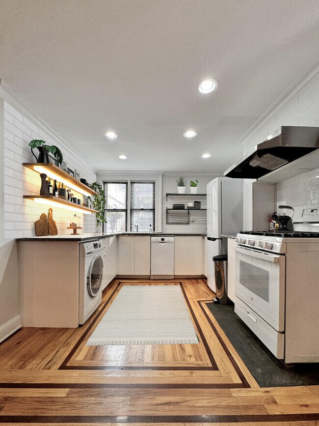 211 Pavonia Ave, Unit B in Jersey City, NJ - Foto de edificio - Building Photo