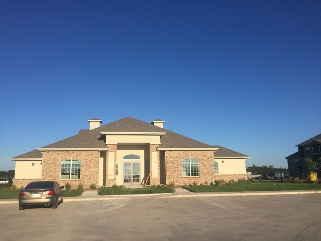 Henderson1575 Apartment Homes in Los Fresnos, TX - Foto de edificio - Building Photo