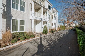 2929 Arctic Ave in Virginia Beach, VA - Building Photo - Building Photo