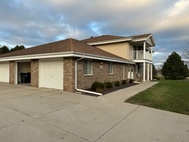 318 Humar St, Unit Apt. B in West Bend, WI - Building Photo