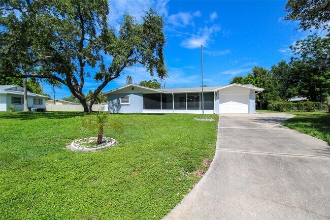 2521 Bismark Way in Sarasota, FL - Building Photo - Building Photo