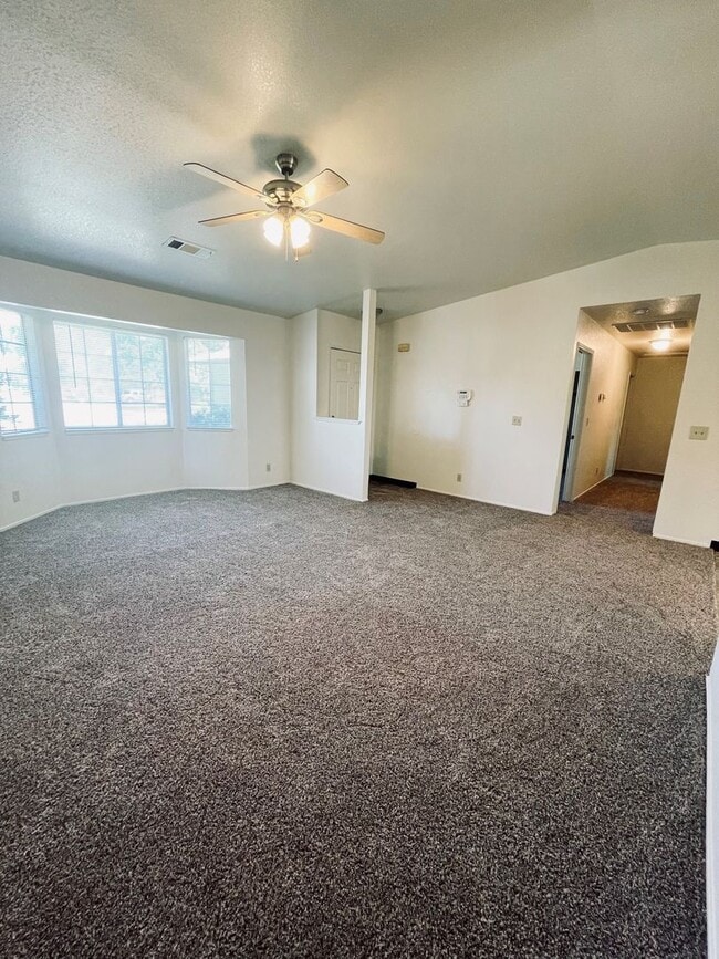 2537 Venus Way in Redding, CA - Building Photo - Building Photo