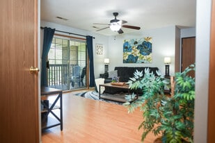 523 Kimberlite St, Unit 523 in Tiffin, IA - Building Photo