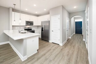 319 Carmel Dr, Unit 17 in Fort Walton Beach, FL - Building Photo