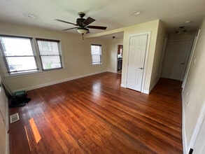 4921 Demaio Dr in Brookhaven, PA - Foto de edificio - Building Photo