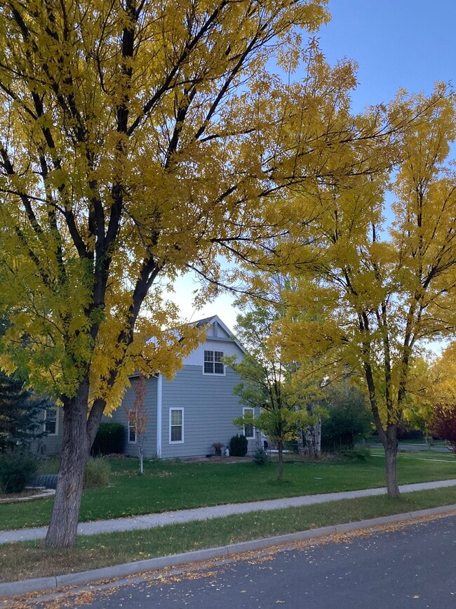 127 Haystacker Dr, Unit Lockoff