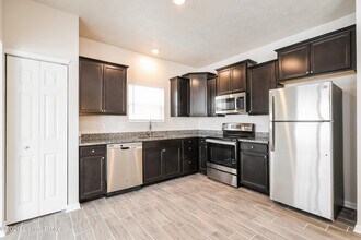 8421 Warbler Br Wy in Louisville, KY - Building Photo - Building Photo