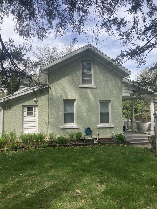 719 Washington St in Decorah, IA - Building Photo - Building Photo