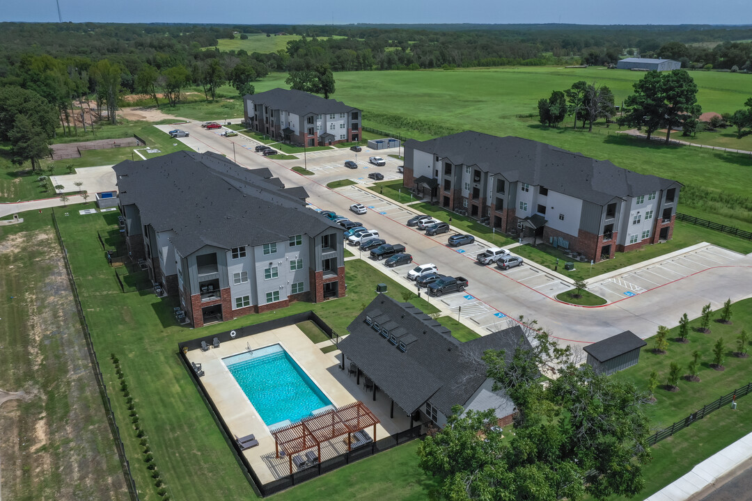 Flat Creek Apartments in Athens, TX - Foto de edificio