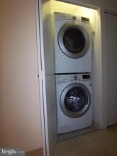 5300 Holmes Run Pkwy in Alexandria, VA - Foto de edificio - Building Photo