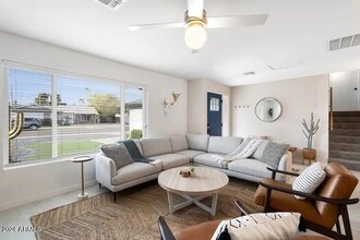 8631 E Valley View Rd in Scottsdale, AZ - Building Photo - Building Photo