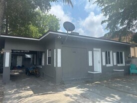 1112 NW 5th St in Miami, FL - Building Photo