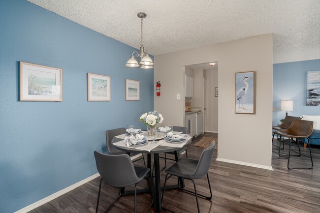 Emaret at Coastal Pointe in Clute, TX - Building Photo - Interior Photo