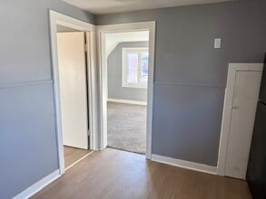 81 Roberts Ave, Unit Upper in Buffalo, NY - Building Photo - Building Photo