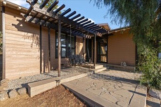 12027 Darling Rd in Agua Dulce, CA - Building Photo - Building Photo