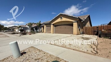 9115 Honeysuckle Ave in Hesperia, CA - Building Photo - Building Photo