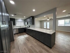 5233 Lytton Ave in Las Vegas, NV - Building Photo