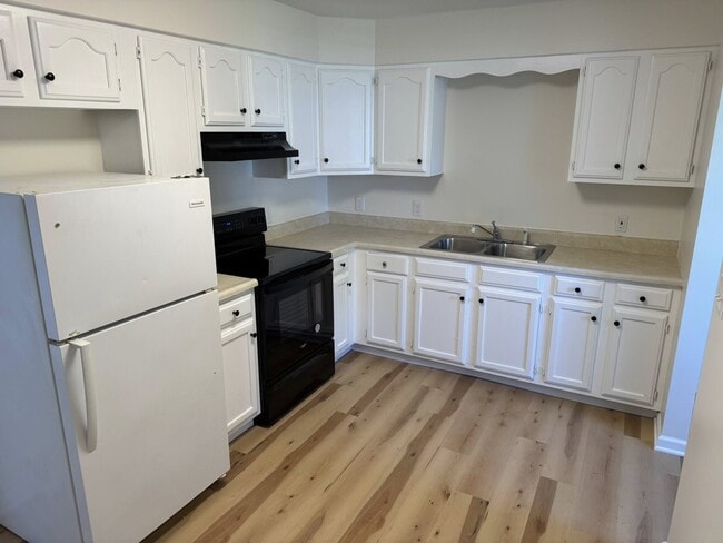1131 Vine St, Unit 1131 Vine St.