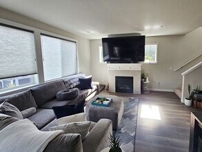 5590 Mountain Quail Dr S in Salem, OR - Foto de edificio - Building Photo