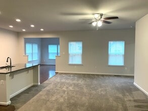 771 Ravenwood Dr in Glen Burnie, MD - Foto de edificio - Building Photo