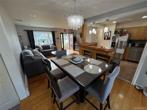 33 Maida Ave in Deer Park, NY - Building Photo - Building Photo