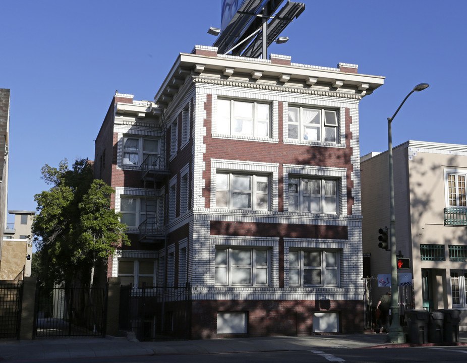 3027 Telegraph Ave in Oakland, CA - Building Photo