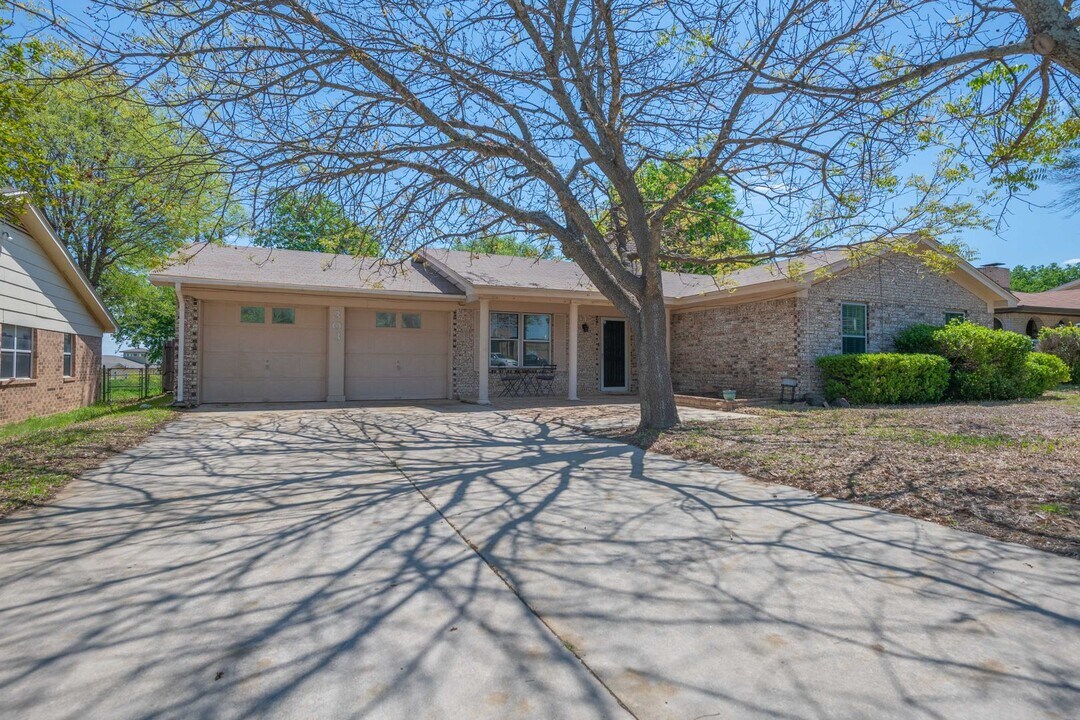 303 Manning Dr in Copperas Cove, TX - Building Photo