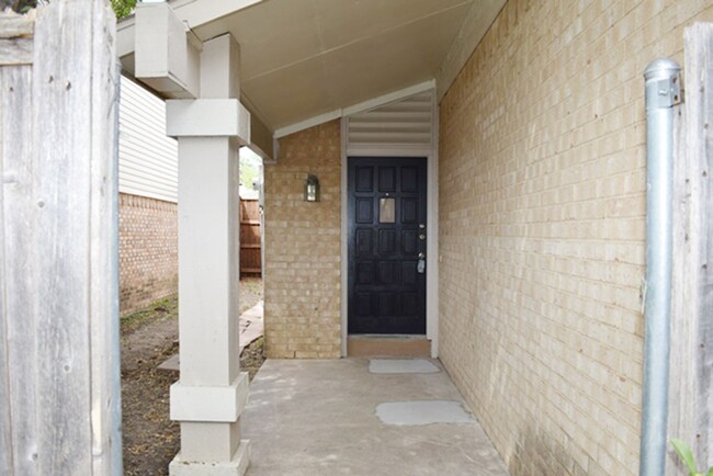 2011 Via Sonoma Via in Carrollton, TX - Building Photo - Building Photo