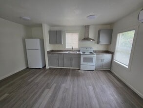 116 Olive St in Crescent City, CA - Building Photo - Building Photo