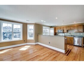 39 Dorchester St-Unit -18 in Boston, MA - Foto de edificio - Building Photo
