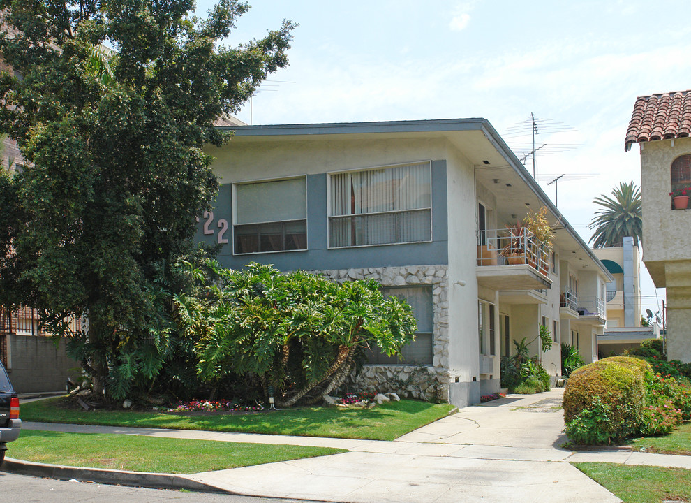 122 N Croft Ave in Los Angeles, CA - Building Photo