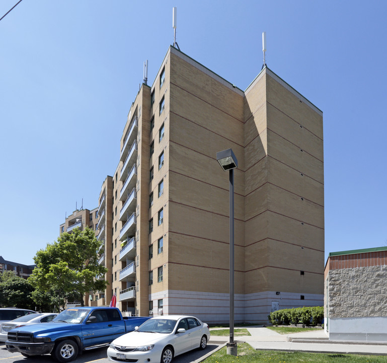 Christopher Court in Guelph, ON - Building Photo