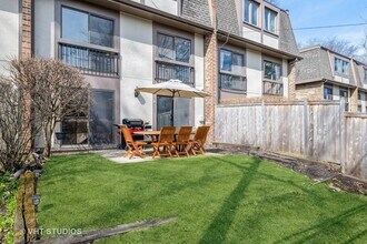 218 Charles Pl in Wilmette, IL - Building Photo - Building Photo