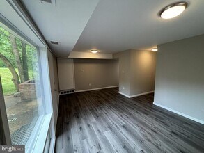 10025 Fair Wds Dr in Fairfax, VA - Foto de edificio - Building Photo