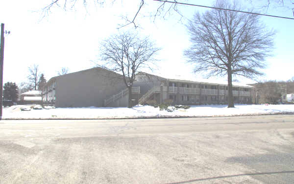 1972 White Pond Dr in Akron, OH - Foto de edificio - Building Photo