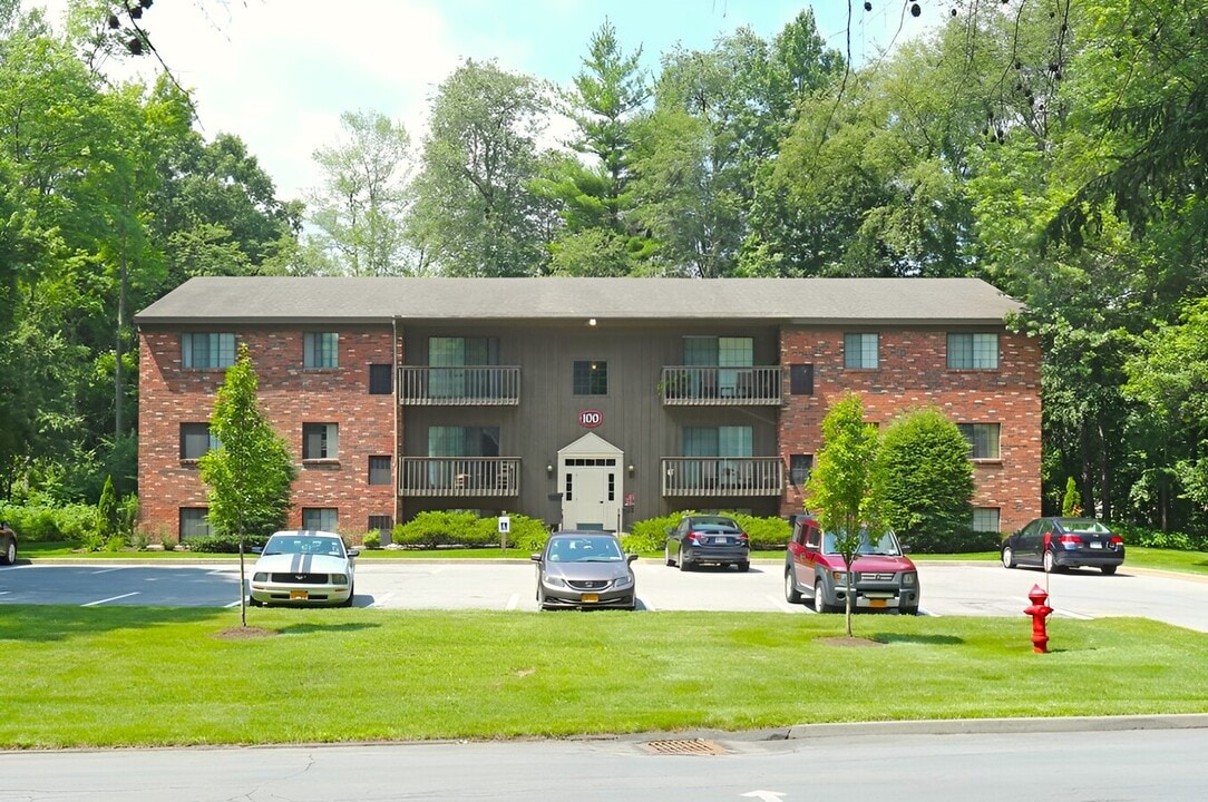 Crescent Village in Clifton Park, NY - Building Photo