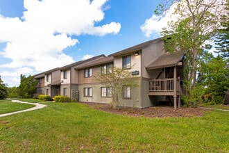 Lakeview at Palm Harbor in Palm Harbor, FL - Foto de edificio - Building Photo