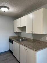 Surrey Square Apartments in Portland, OR - Foto de edificio - Building Photo