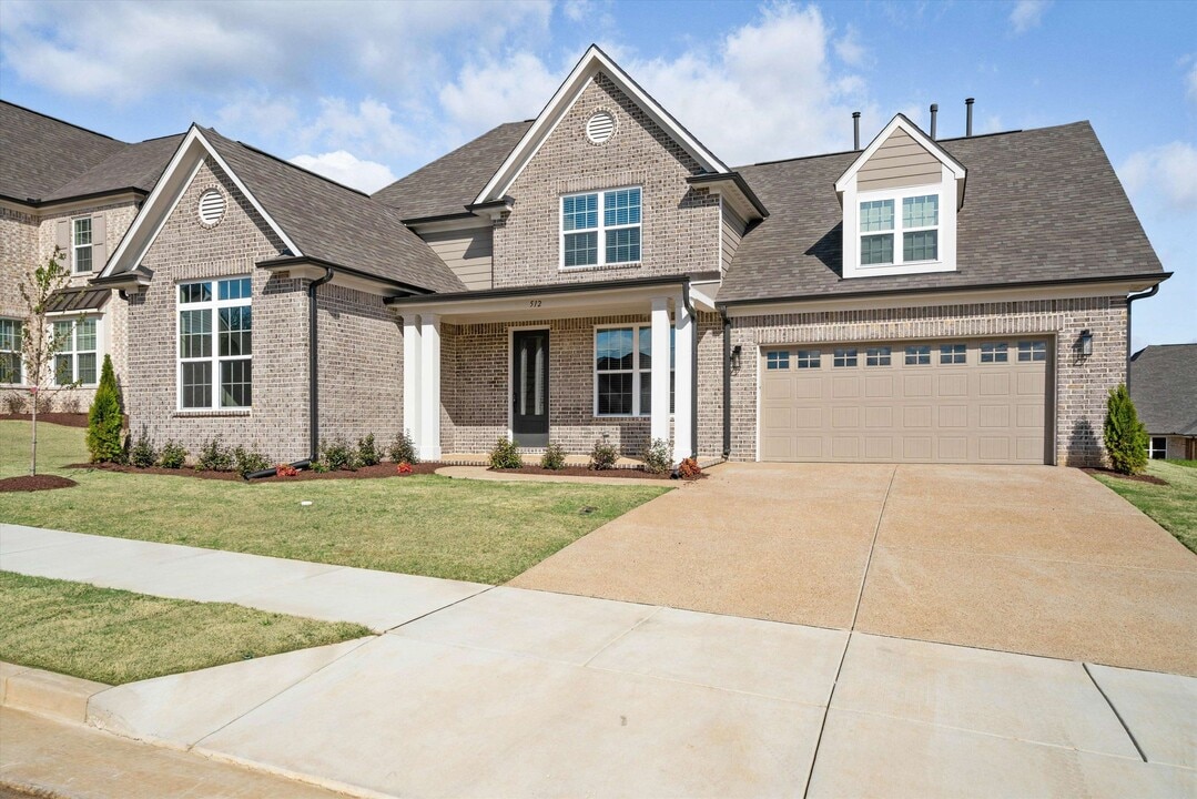 512 Mount Ivy Dr in Collierville, TN - Building Photo