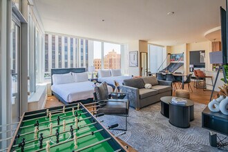 44 W Monroe St in Phoenix, AZ - Building Photo - Building Photo