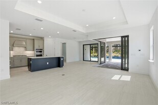 2148 Sequoia Dr in Naples, FL - Building Photo