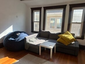 100 W Adams St, Unit 2 in Somerville, MA - Building Photo - Building Photo